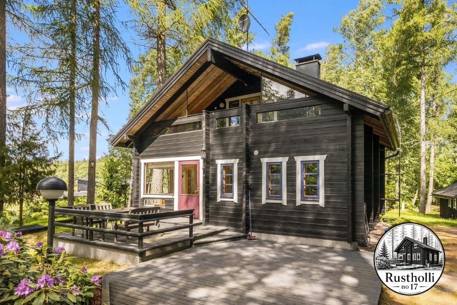 A cottage in the beautiful seaside landscape of Särkisalo – a holiday rental in the Salo Archipelago, perfect for family vacations or getaways with friends. Enjoy a peaceful retreat surrounded by nature at Rusthollinlahti.